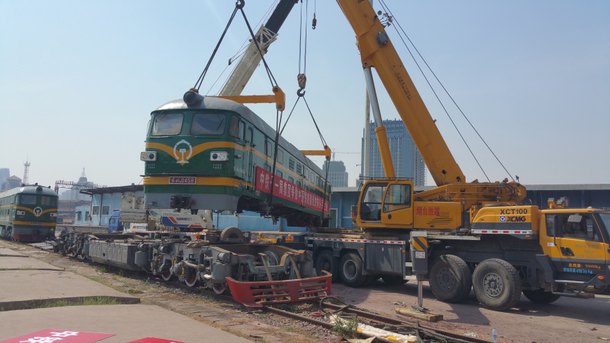 煙臺火車站150噸火車頭吊裝